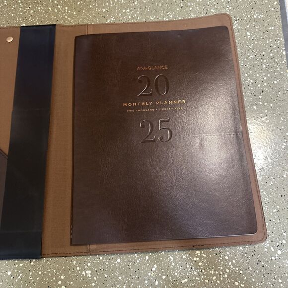 AT-A-GLANCE Signature Collection Clipboard with 2025 Monthly Planner Brown Large - Picture 5 of 9